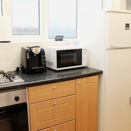 לונדון Large Garden Apartment On Golders Green High Road מראה חיצוני תמונה
