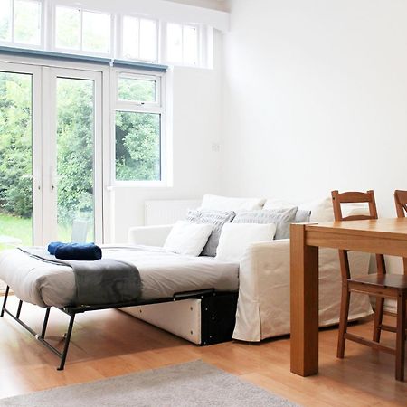 לונדון Large Garden Apartment On Golders Green High Road מראה חיצוני תמונה