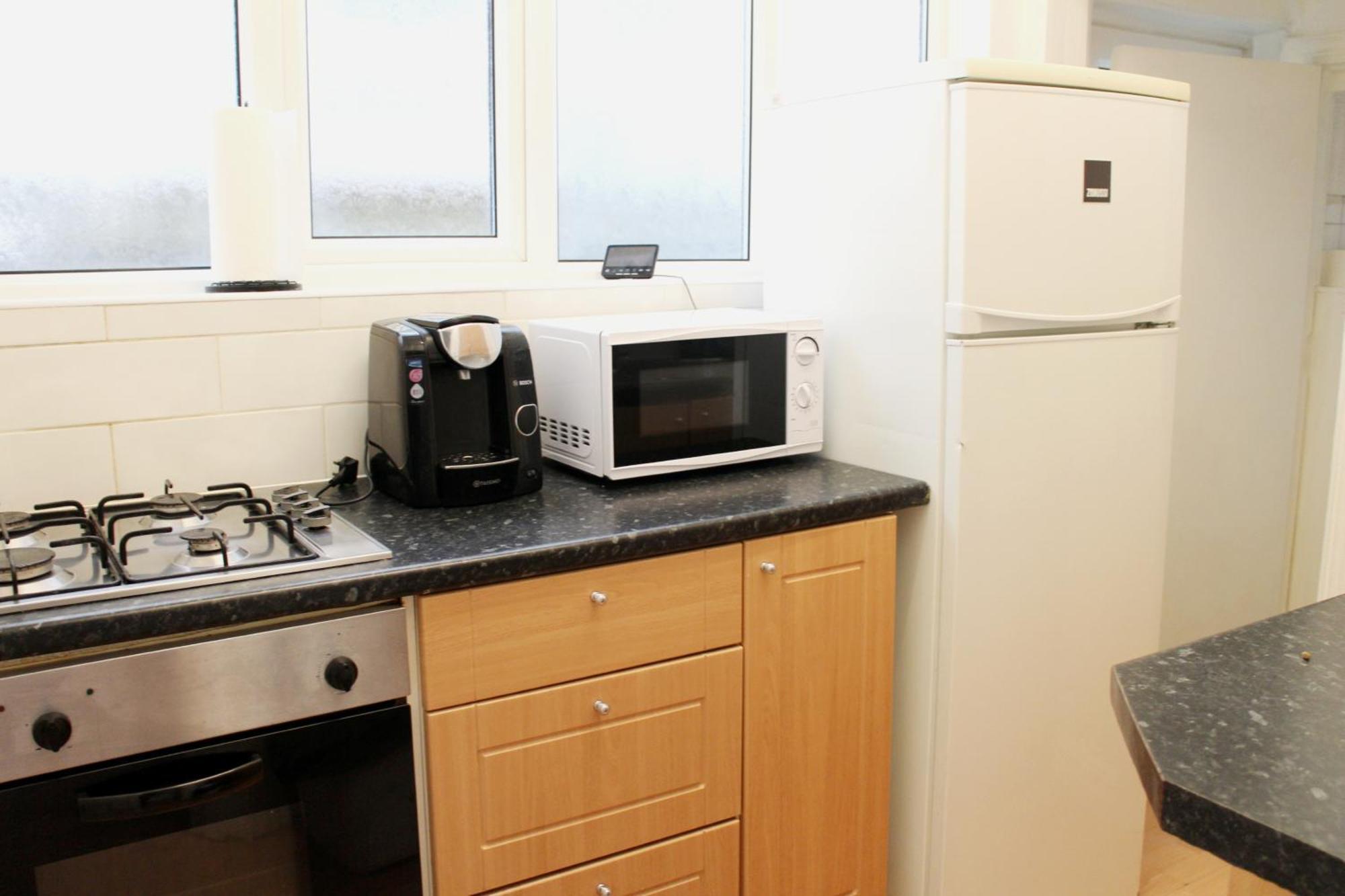לונדון Large Garden Apartment On Golders Green High Road מראה חיצוני תמונה