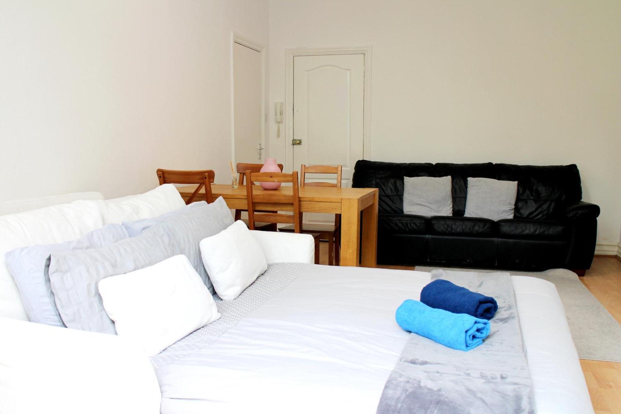 לונדון Large Garden Apartment On Golders Green High Road מראה חיצוני תמונה
