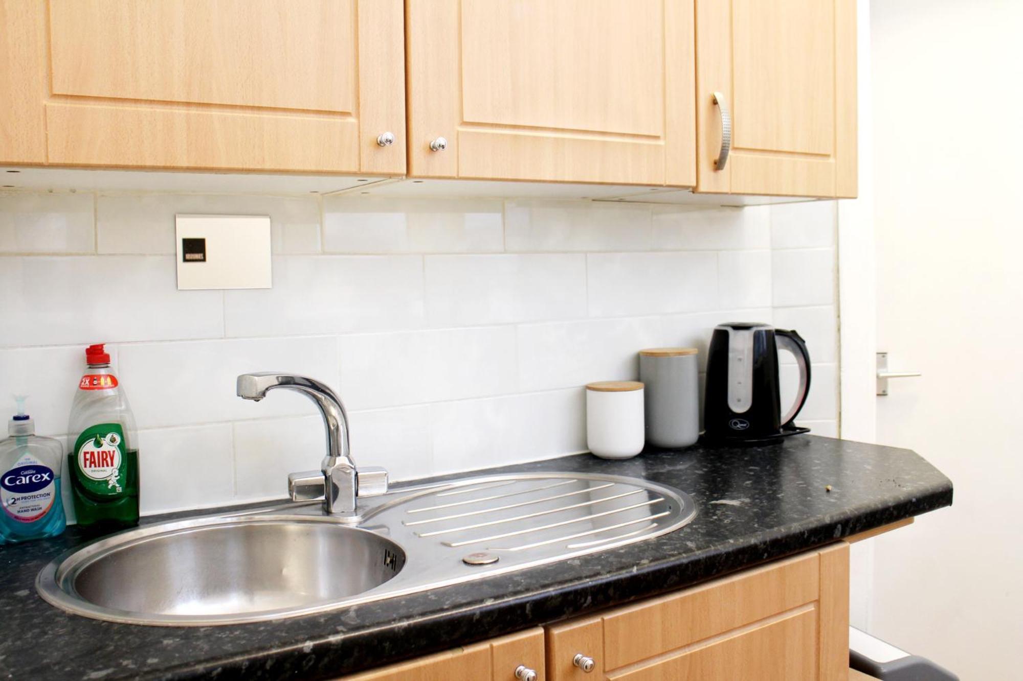 לונדון Large Garden Apartment On Golders Green High Road מראה חיצוני תמונה