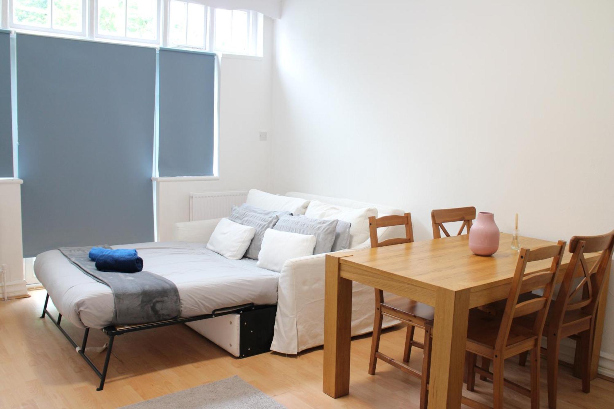 לונדון Large Garden Apartment On Golders Green High Road מראה חיצוני תמונה