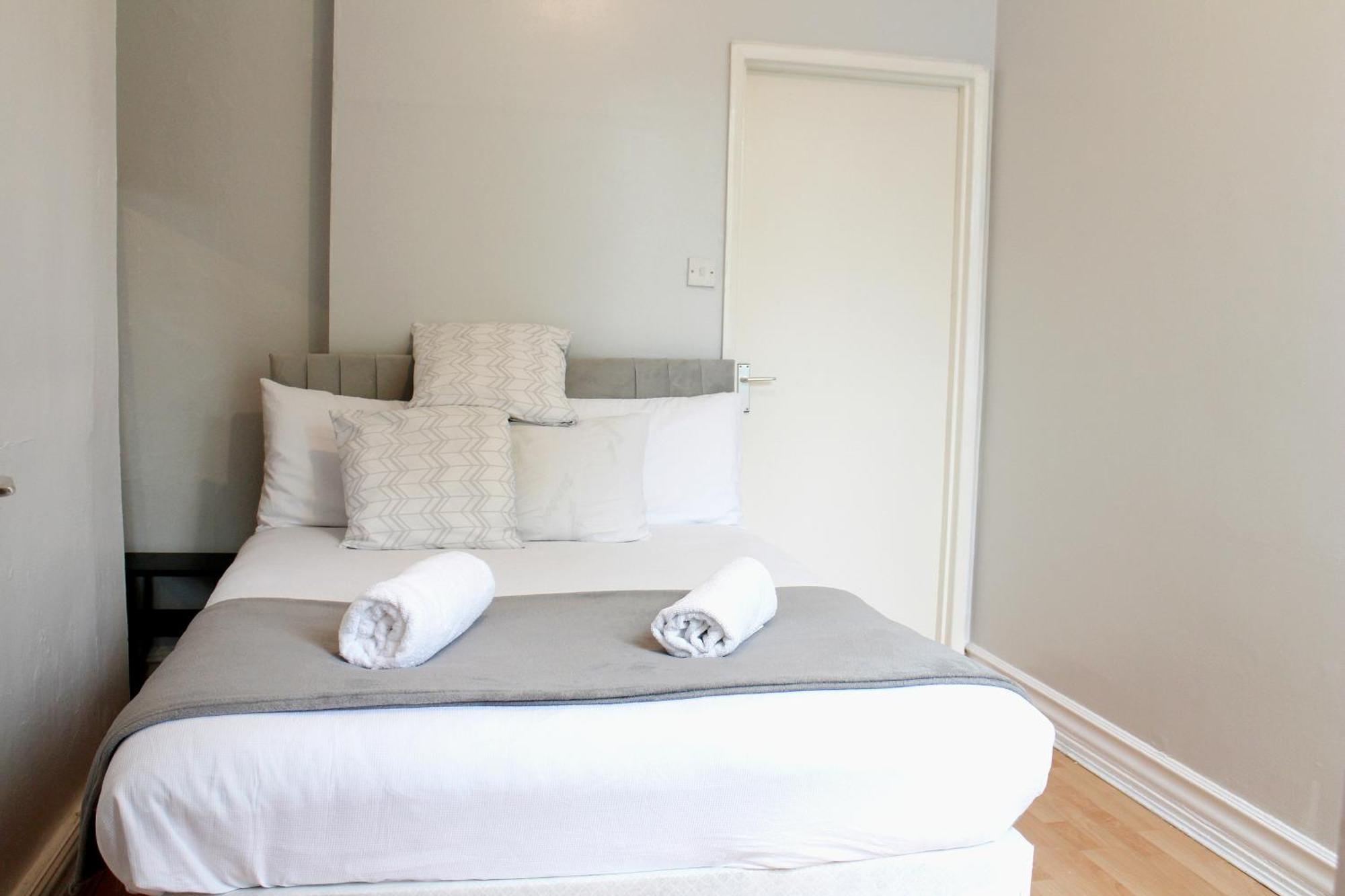 לונדון Large Garden Apartment On Golders Green High Road מראה חיצוני תמונה
