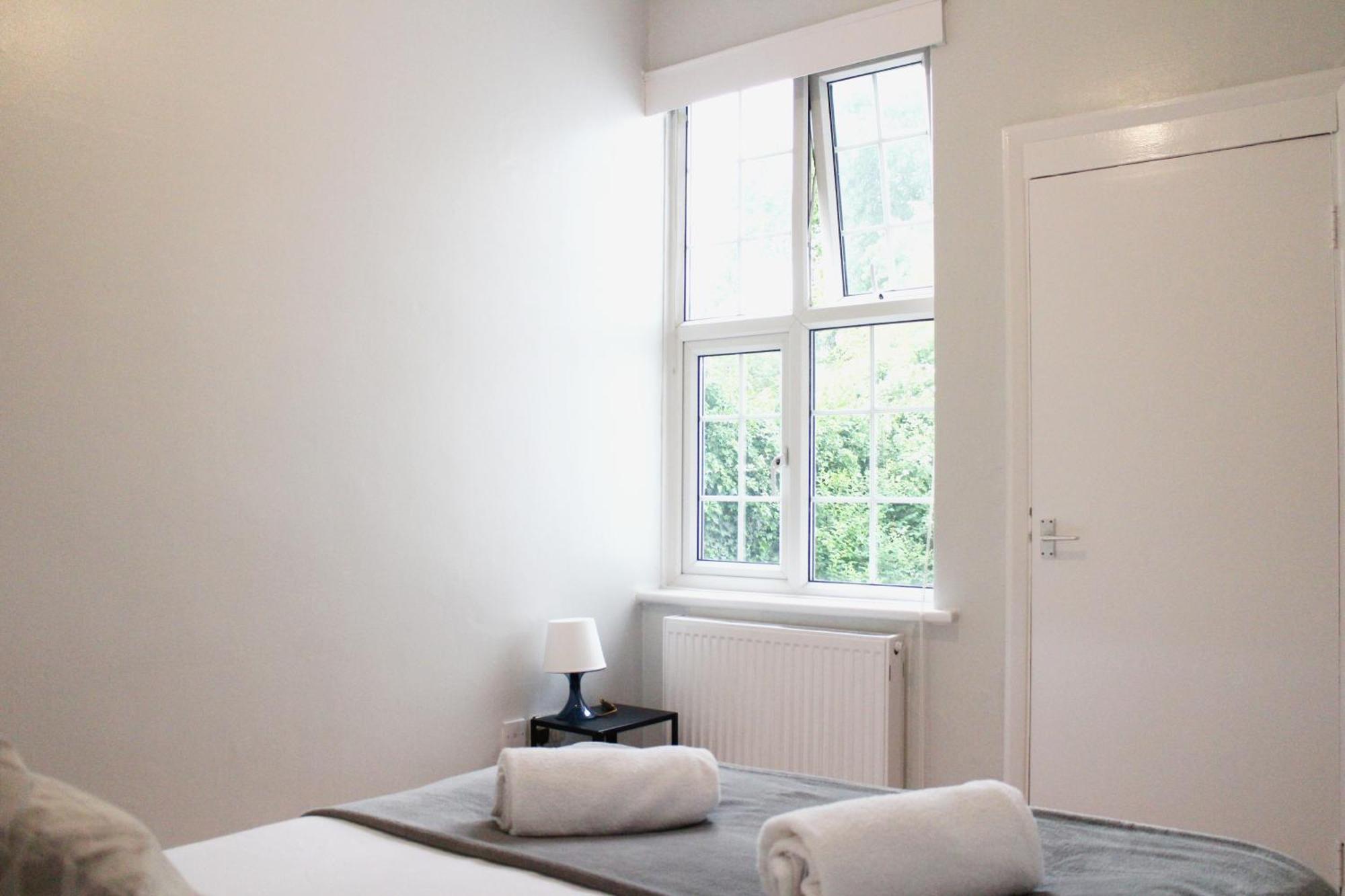 לונדון Large Garden Apartment On Golders Green High Road מראה חיצוני תמונה